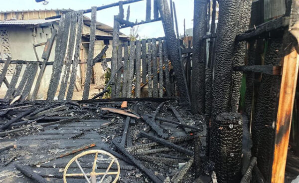 Port-Gentil : une maison en planches ravagée par un incendie à Côte d’Azur