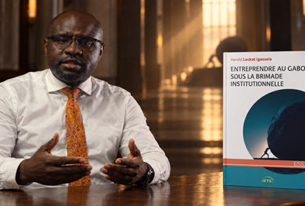 Harold Leckat Igassela et son essai : le récit d’une épreuve transformée en alerte sur le droit d’entreprendre et d’informer au Gabon. © GabonReview (montage)