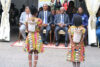 Le maire Eugène M’ba et les officiels suivant la prestation des participants à ce Village culturel. © D.R.