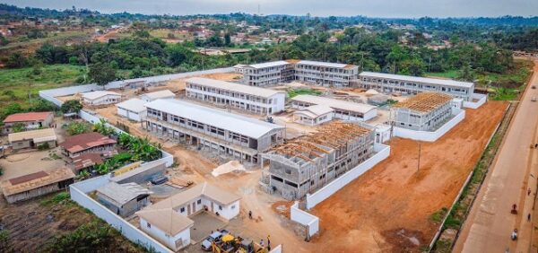 Chantier PISE à Nkoltang : 2,5 hectares, 39 classes et la promesse d’une école de qualité dans le 2e Arr. de Ntoum
