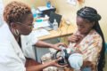 Dr Danielle Fengui Kacmeni, médecin orl lors du dépistage. © GabonReview