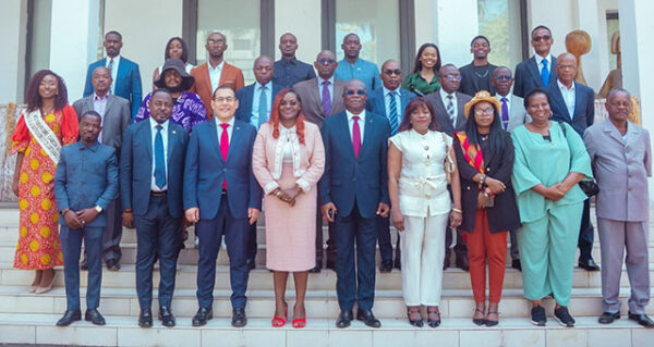 Ne plus perdre la mémoire du Gabon : le pari du SAMEAU sur la photographie