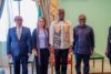 Des membres de la mission du FMI, dont Aliona Cebotari, avec Oligui Nguema, le 25 septembre 2026, à Port-Gentil.© D.R.