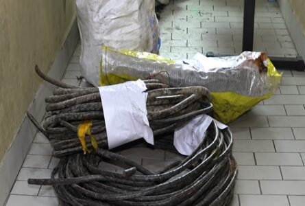 Quelques-uns des rouleaux de câble saisis (capture d'écran). © GabonReview