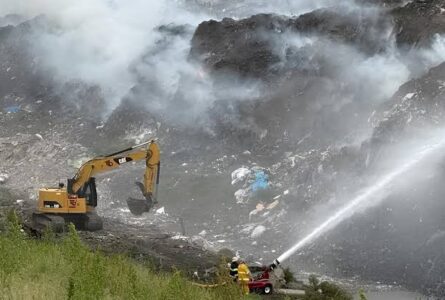Une décharge en feu (photo d'illustration). © D.R.