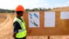 Un ouvrier sur le chantier. © GabonReview