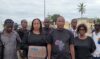 Des membres du MNVG et leur leader, le 3 septembre 2026, devant le ministère de la Fonctio publique. © GabonReview (capture d’écran)