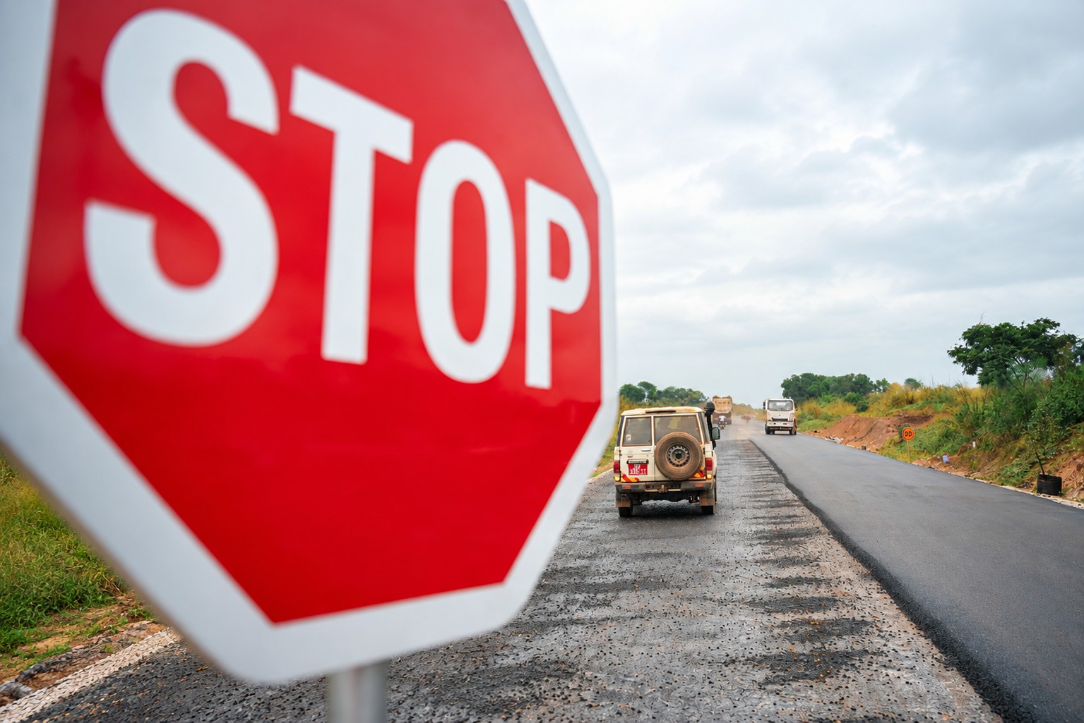 Route Ndendé-Doussala : 7 milliards FCFA d’impayés, la BAD coupe les vivres et fait vaciller le chantier  | Gabonreview.com