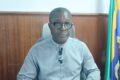 Le procureur de la République près le tribunal de première instance d'Oyem, Raphaël Mangouka, lisant la déclaration du parquet. © © Capture d'écran/Gabonreview