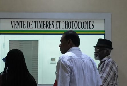 S'il ne fait état ni du volume actuellement disponible ni d’éventuelles différences d’approvisionnement entre les différents services ou antennes, l'Hôtel de Ville de Libreville assure néanmoins que les timbres sont disponibles. © GabonReview