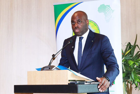Le ministre de l’Économie numérique, Mark-Alexandre Doumba, ouvrant les travaux, le 20 octobre 2026.  © GabonReview