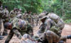 Les militaires gabonais en formation dans la forêt. © D.R.