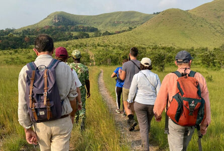 Des paysages à découvrir, des métiers à developer: pour Christian Johnson-Ogoula, l’avenir touristique du Gabon se construit dans l’organisation de l’accueil et les revenus qui restent aux populations. © Association des Guides Professionnels du Gabon