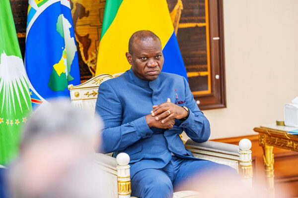 Routes au Gabon : Oligui Nguema hausse le ton face aux entreprises et fixe l’échéance de 2030