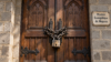 Églises de réveil à l’heure du cadenas : jusqu’où ira le tour de vis ? © GabonReview (Illustration IA)