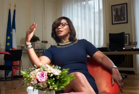 Élisabeth Moreno, ancienne présidente de Lenovo France et ancienne ministre déléguée française à l’Égalité, sera l’invitée d’honneur des DIWAA 2026, le 18 décembre à Libreville. © la-croix.com