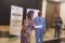 Un agent de la Médiature de la République recevant son attestation de la part du ministre de la Réforme et des Relations avec les Institutions. © GabonReview