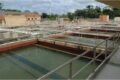 Vue partielle des bassins de décantation de la station de traitement d’eau. © D.R. 