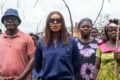 ‎La ministre Zénaba Gninga Chaning sur le terrain avec les populations. © Capture d'écran/ Gabon 1ère