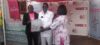 Un moment de la remise des packs d'eau au patron du Samu social gabonais.  © GabonReview