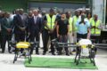 ‎La mairie de Libreville assistant à la démonstration de nettoyage par drone. © D.R.