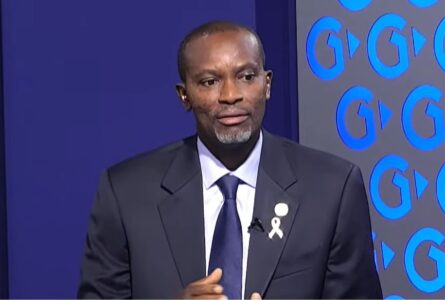 Le directeur général de la CAISTAB, Ismaël Gnamalengoungou Oligui, sur le Plateau spécial de Gabon 1ère, le 21 octobre 2026. © GabonReview (Capture d’écran)
