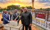 Sur la même photo, mais dans un autre projet : le président et le secrétaire général de l'UDB, le VPG et l'adjudicataire du marché, et en arrière-plan, le siège en construction. © Photomontage (IA)/GabonReview
