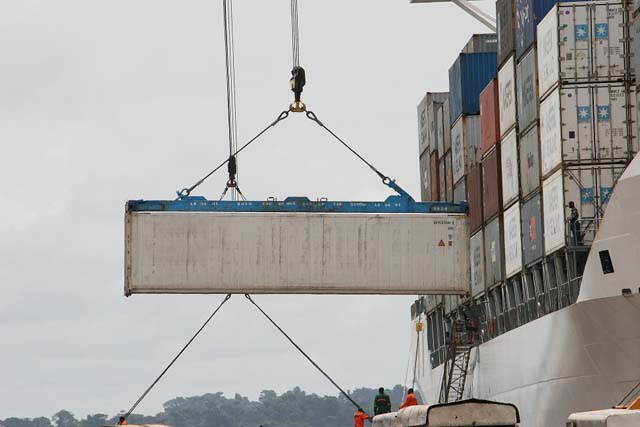 Grues au Port d'Owendo Gabon