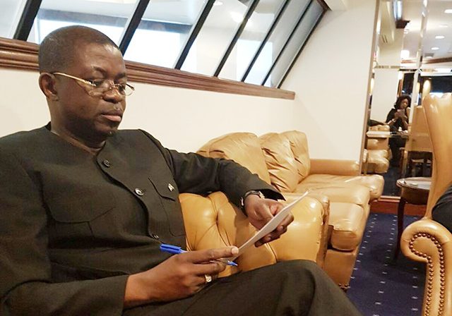 Gabon/Contexte sociopolitique : La leçon de choses de Séraphin Moundounga