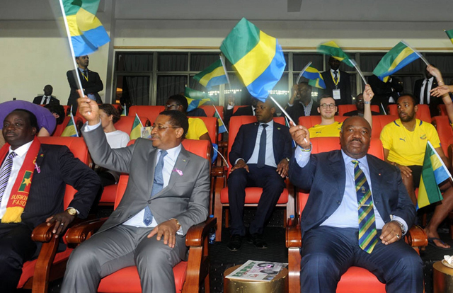 Ali Bongo au stade de l’Amitié, le 11 octobre 2014. © Facebook/Michel Ongandaga