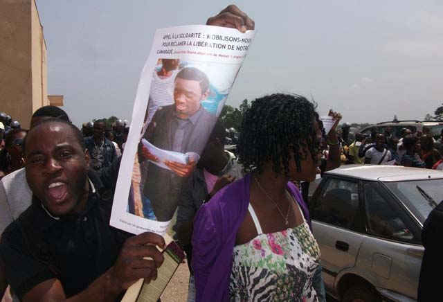 Violences au procès reporté du leader estudiantin, Nicolas Ondo Obame