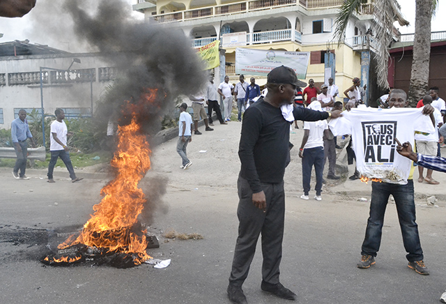 Présidentielle 2016 : Échauffourées lors du dépôt de la candidature d’Ali Bongo