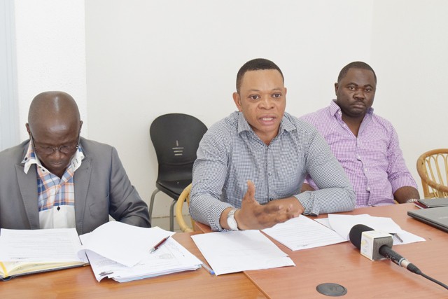 Des membres de la CGPMEI, avec Emmanuel Marcos Zue Meye (au centre), le 28 août 2014. © D.R. 